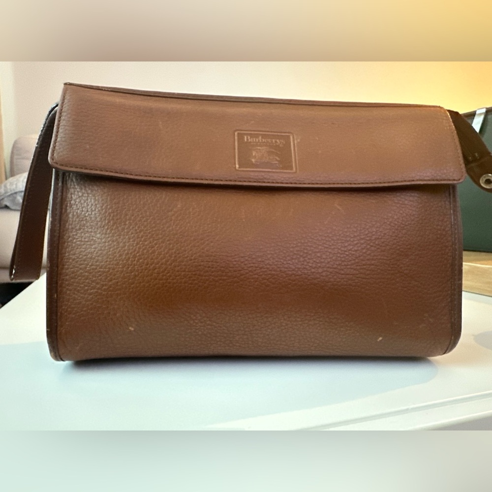 EUC Burberry leather pouch